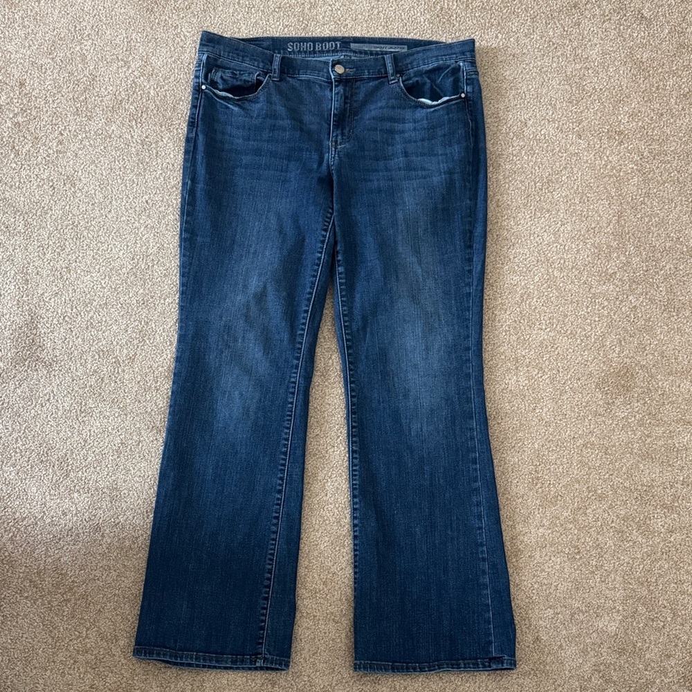 DKNY Women's SOHO Boot Cut Jeans EUC Size 8